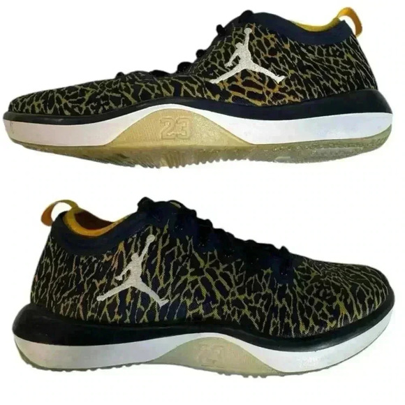NIKE Size 8 - Jordan Trainer 1 Low Michigan 2016
Yellow / Blue Shoe - Picture 9 of 16